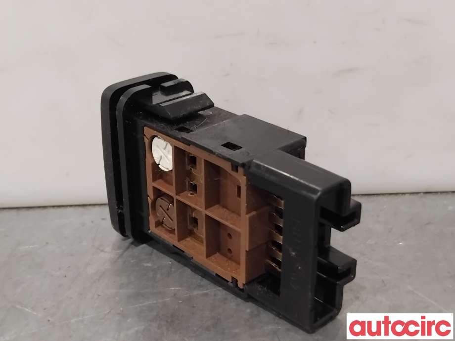 Bryter setevarme til Toyota Hilux 2012-2016  (TOYOTA|8475158010|)