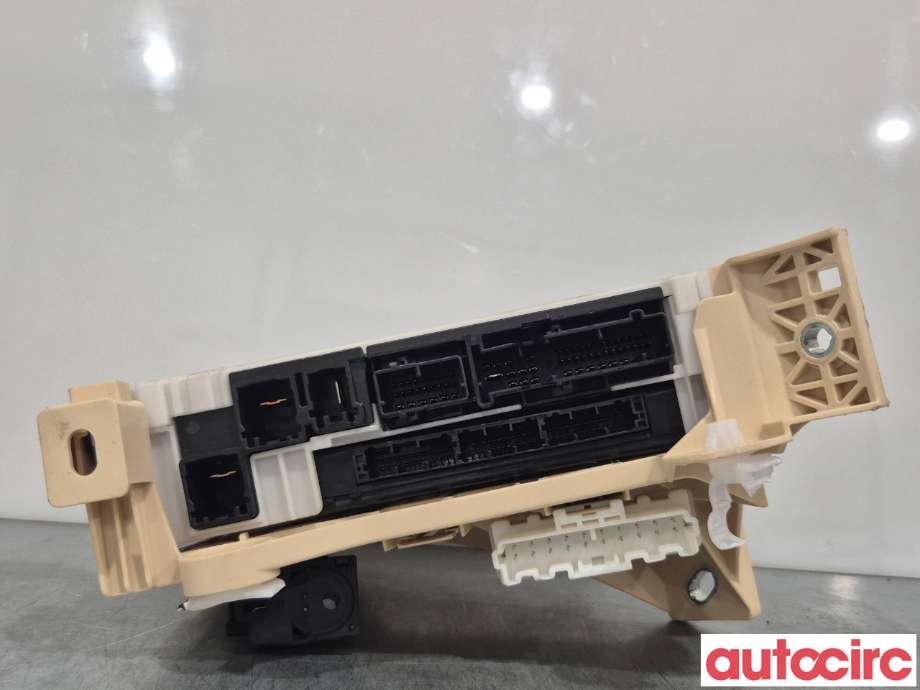 Sikringsboks til Toyota RAV4 2019-->> (Type V)  (TOYOTA|8273042842|6357-2876|82730-42842)