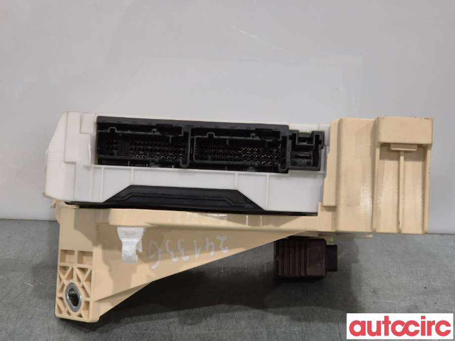 Sikringsboks til Toyota RAV4 2019-->> (Type V)  (TOYOTA|8273042842|6357-2876|82730-42842)