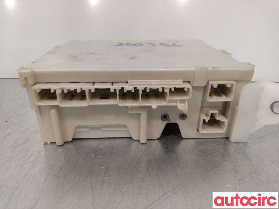 Sikringsboks til Toyota Hilux 2016-2020  (TOYOTA|827300KB60|892210K010|)