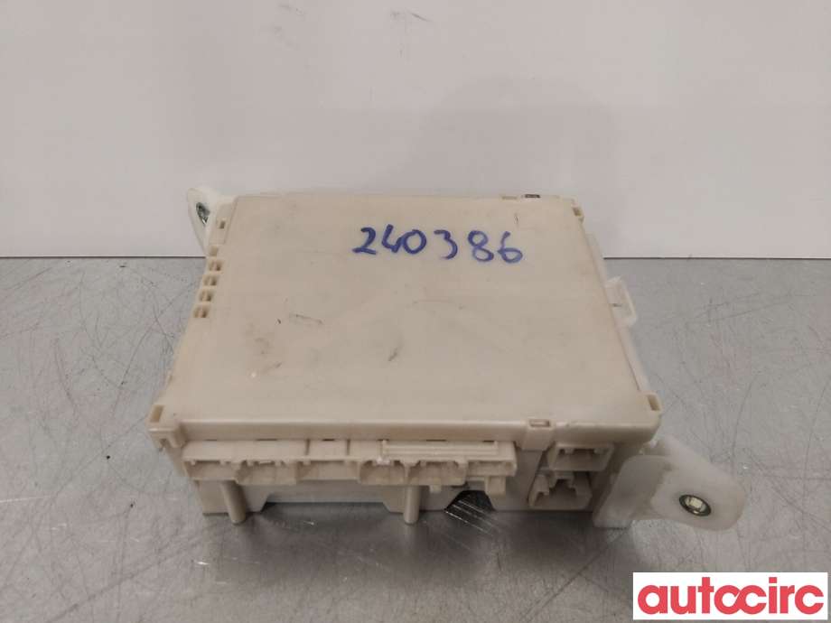 Sikringsboks til Toyota Hilux 2016-2020  (TOYOTA|827300KB60|892210K010|)