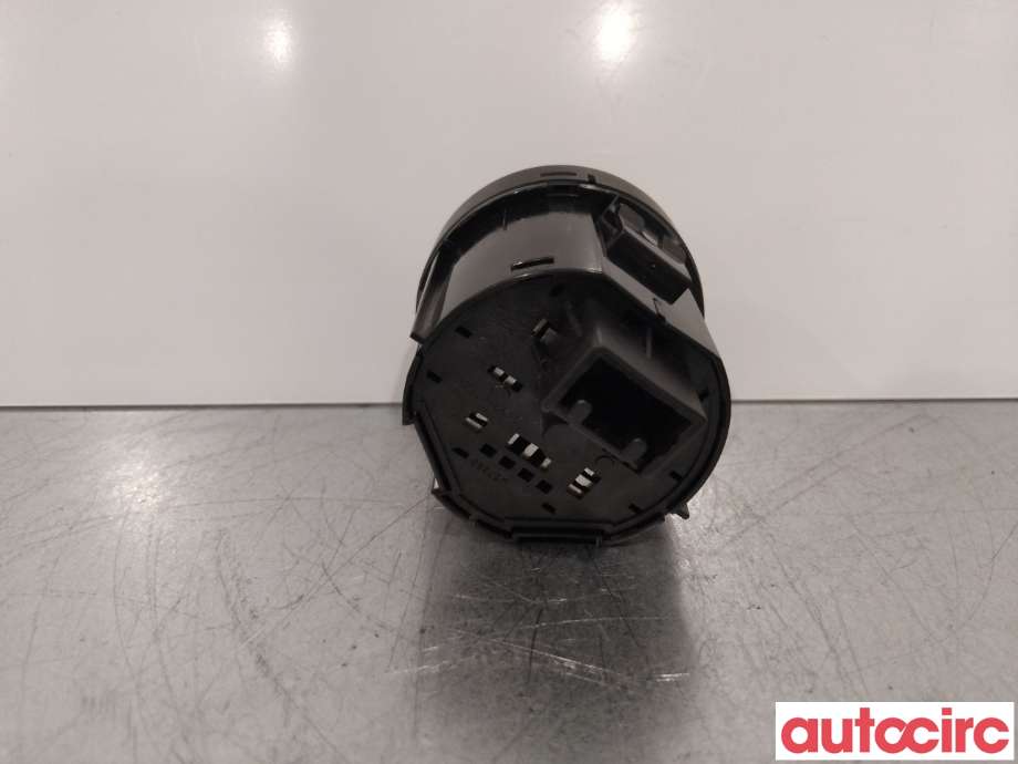 Bryter diverse til Toyota Hilux 2016-2020  (TOYOTA|842230K010|)