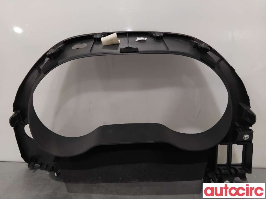 Dashbord diverse til Nissan Navara 2016-->> (D23) (D23) (NISSAN|682404KJ7A||682404KJ5A)