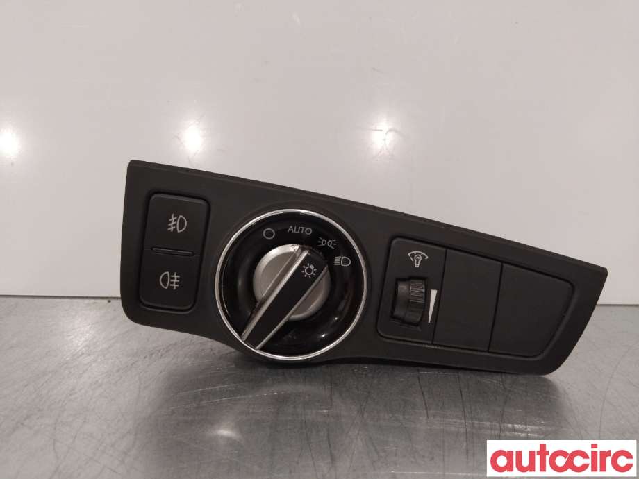 Bryter lys til Hyundai i40, 2012-2017  (HYUNDAI|933003Z050RY)