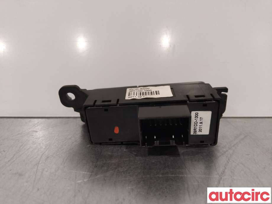 Bryter setevarme til Hyundai i40 2012-2017 (HYUNDAI|937303Z200|937303Z060)