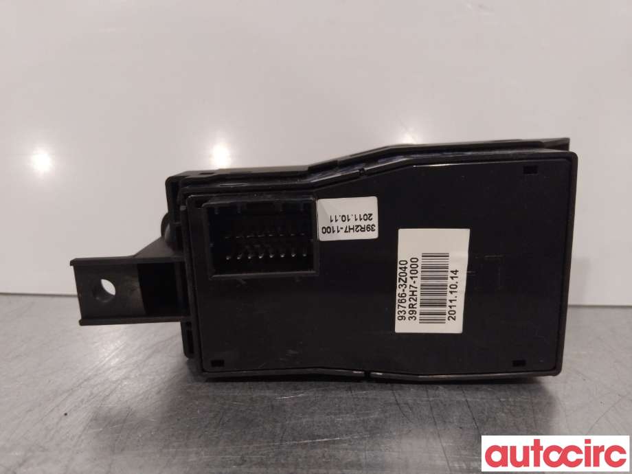 Bryter elektrisk håndbrekk/parkbrems til Hyundai i40 2012-2017  (HYUNDAI|937663Z0404X|937663Z040)