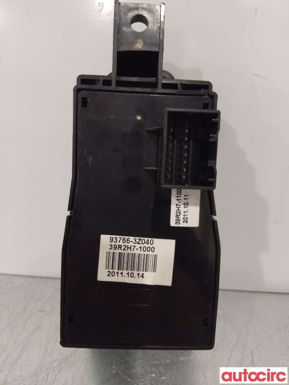 Bryter elektrisk håndbrekk/parkbrems til Hyundai i40 2012-2017  (HYUNDAI|937663Z0404X|937663Z040)