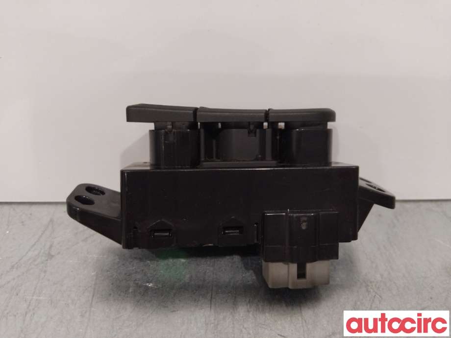 Bryterpanel førersete til Hyundai i40 2012-2017 (HYUNDAI|882943Z000RY|)