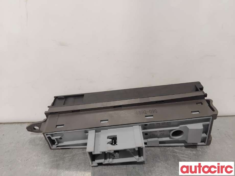 Bryter elektrisk håndbrekk/parkbrems til VW Passat 2011-2015 (B7) (B7) (VOLKSWAGEN|3AB927137|)