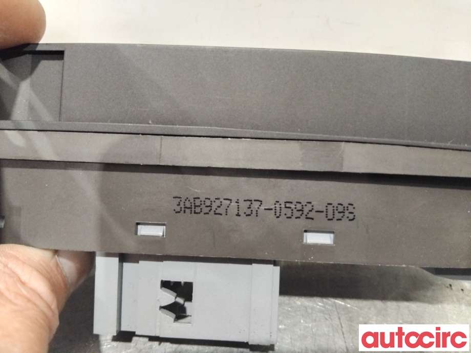 Bryter elektrisk håndbrekk/parkbrems til VW Passat 2011-2015 (B7) (B7) (VOLKSWAGEN|3AB927137|)