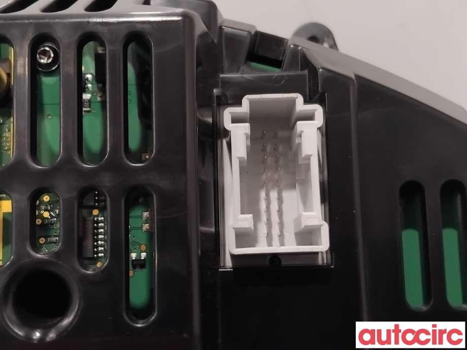 Instrumentpanel til Mercedes C-Klasse 2011-2014 (Fase 2) (W204) (W204) (MERCEDES|A2049004108|A2C33221600)