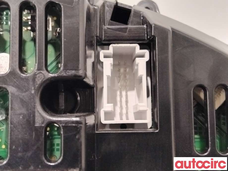 Instrumentpanel til Mercedes C-Klasse 2011-2014 (Fase 2) (W204) (W204) (MERCEDES|A2049000209|A2C30835100|A2049002807)