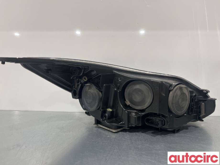 Frontlykt venstre halogen til Ford Focus 2011-2014 (Type III, Fase 1)  (FORD|2004299)