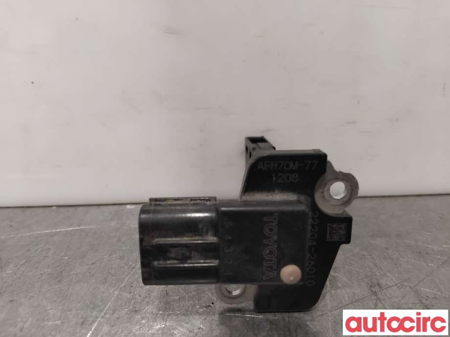 Luftmengde/luftmassemåler til Toyota Avensis 2009-2015 (Type III, Fase 1)  (TOYOTA|2220426010|AFH70M-77|22204-26010)