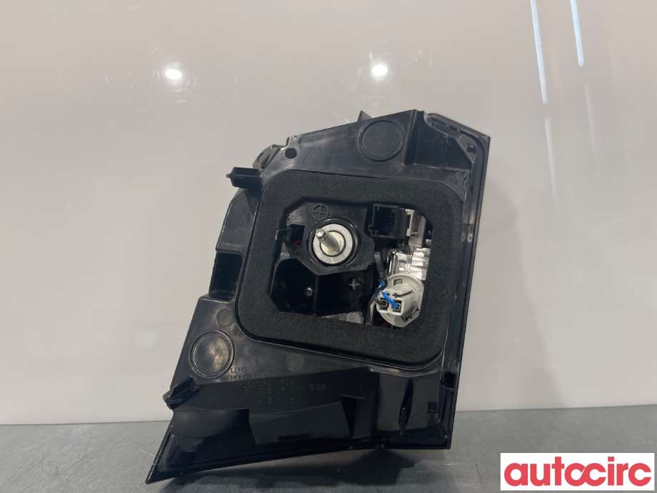 Baklykt høyre indre til Peugeot 3008 2016-->> (Type II)  (PEUGEOT|9810477780)