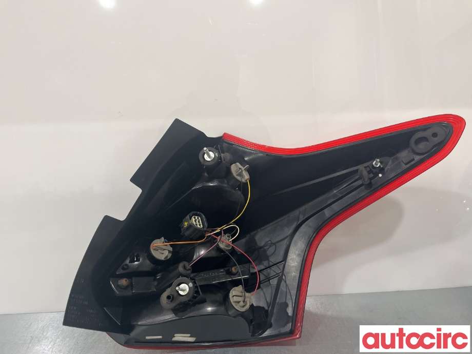 Baklykt venstre til Ford Focus 2011-2014 (Type III, Fase 1)  (FORD|1825320)