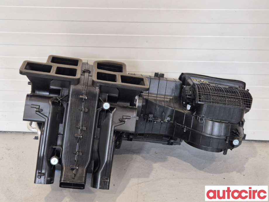 Diverse deler til Mercedes CLA 2013-2019 (C117) (C117) (MERCEDES|A2468307700||A2468300103)