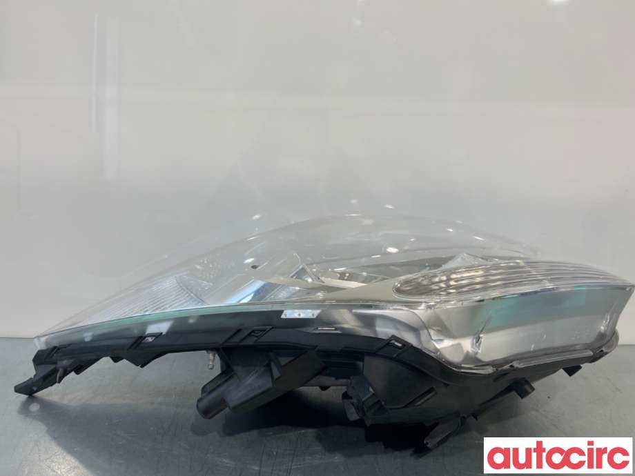 Frontlykt høyre halogen til Kia Venga 2010-2017  (KIA|921021P000|)
