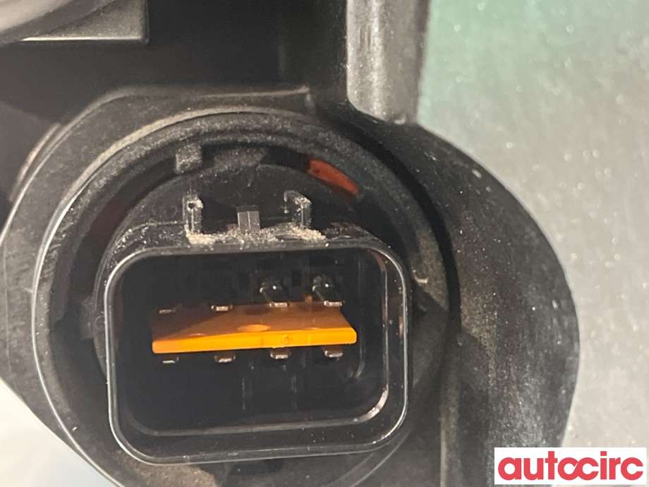 Frontlykt høyre halogen til Kia Venga 2010-2017  (KIA|921021P000|)