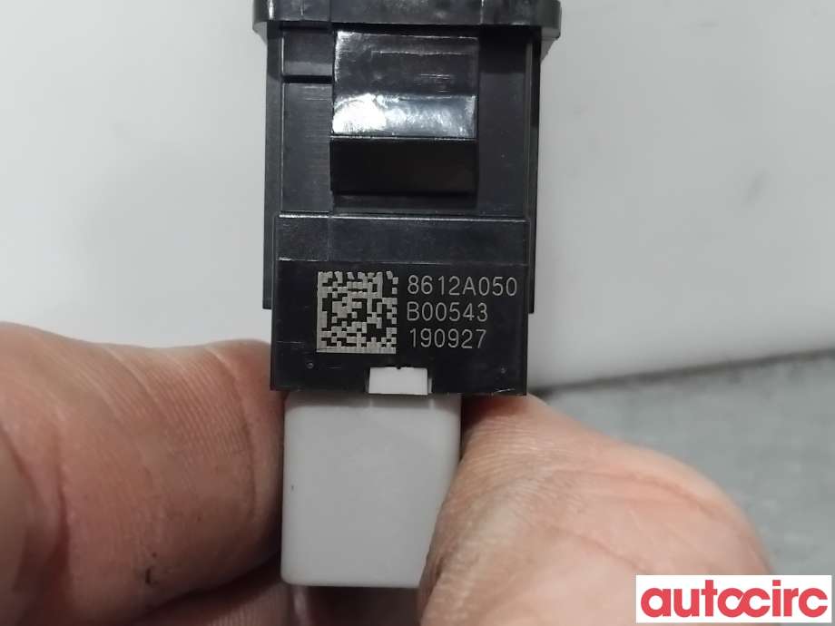 Bryter diverse til Mitsubishi Outlander 2015-->> (Type III, Fase 2)  (MITSUBISHI|8612A050|)