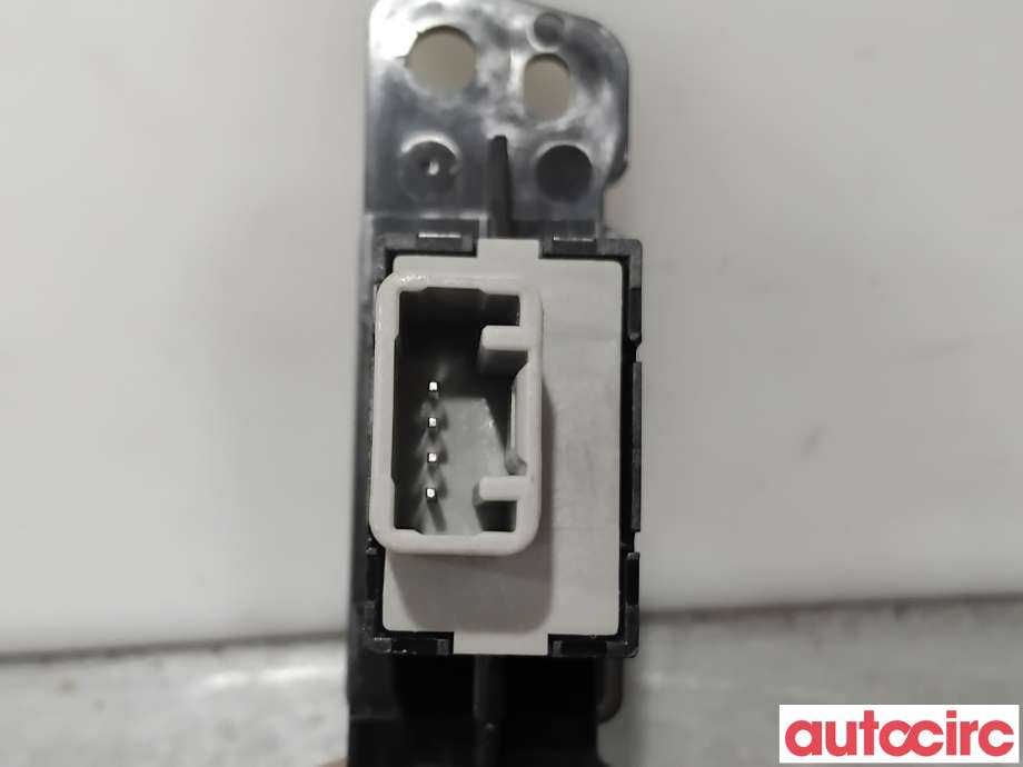 Bryter nødblink til Mitsubishi Outlander 2015-->> (Type III, Fase 2)  (MITSUBISHI|8610A231|)