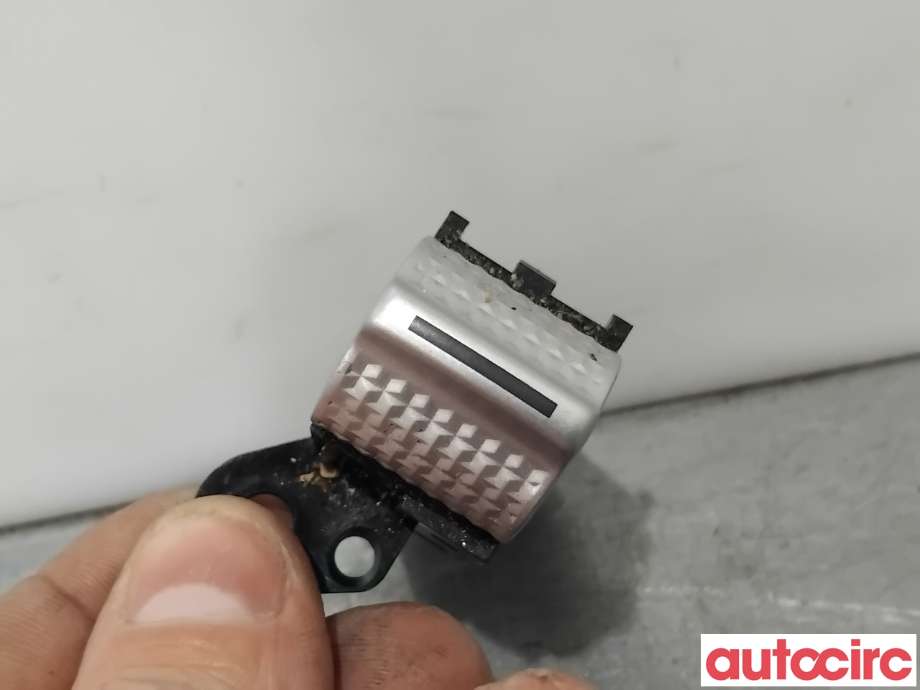 Bryter diverse til Mitsubishi Outlander, 2015-->> (Type III, Fase 2)  (MITSUBISHI|8602A163)