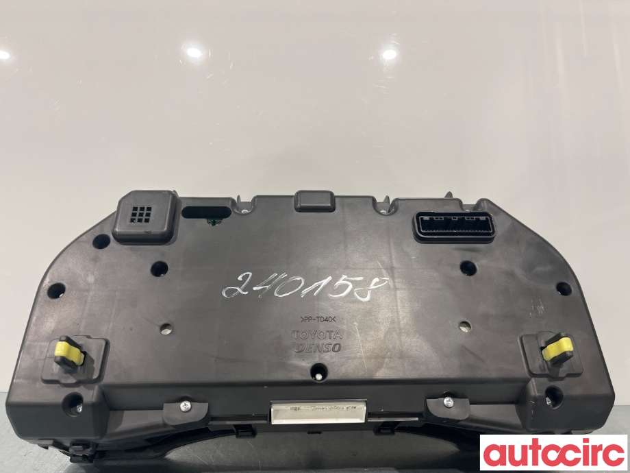 Instrumentpanel til Toyota Avensis 2009-2015 (Type III, Fase 1)  (TOYOTA|8380005K20|83800-05K20)