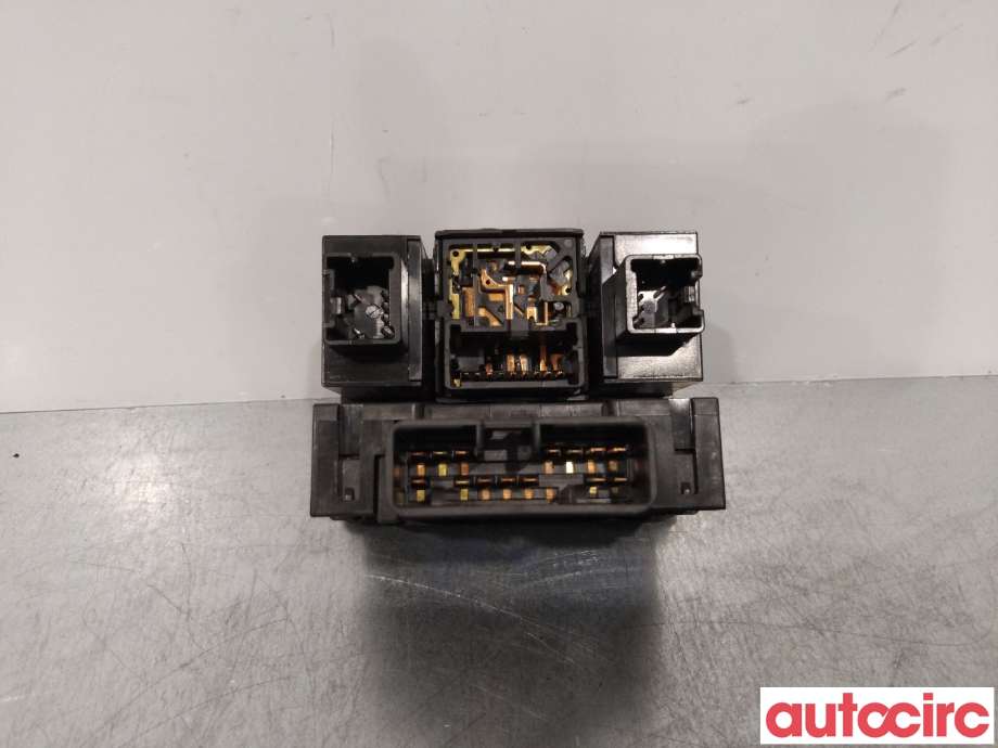 Bryter lys til Subaru Outback 2003-2007 (Type III, Fase 1)  (SUBARU|83001AG310JC|)
