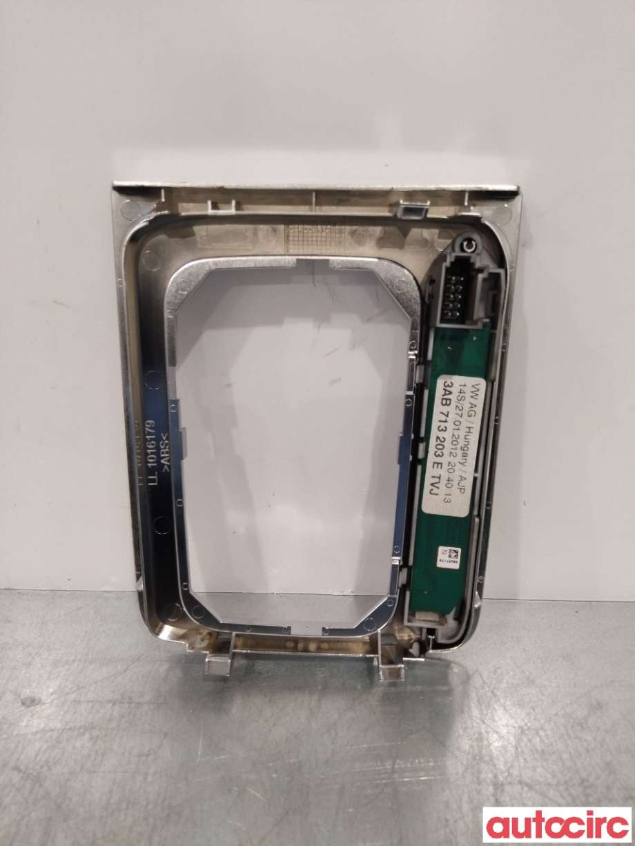 Diverse deler til VW Passat 2011-2015 (B7) (B7) (VOLKSWAGEN|3AB713203Ø|)