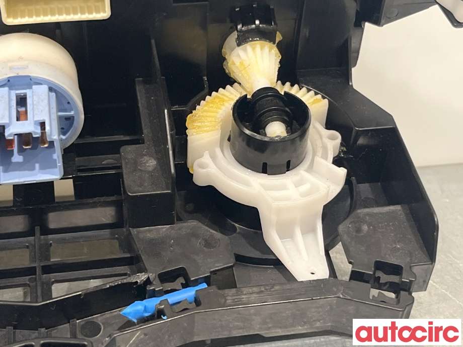 Varmeapparat betjening til Mazda 2 2015-2019 (Type III, Fase 1)  (MAZDA|DB1N-61-190B)