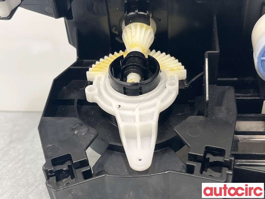 Varmeapparat betjening til Mazda 2 2015-2019 (Type III, Fase 1)  (MAZDA|DB1N-61-190B)