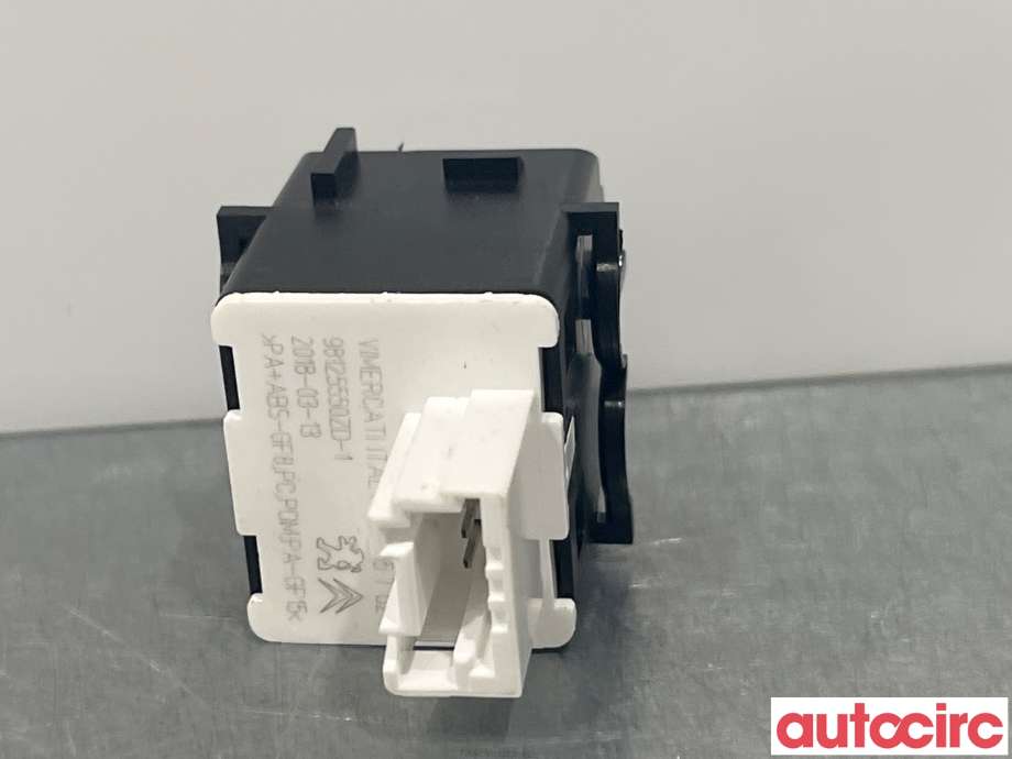 Bryter lys til Toyota Proace 2016-->> (Type II)  (TOYOTA|SU001A4601)