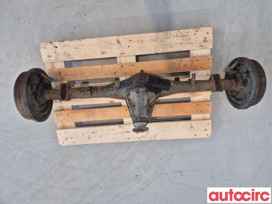 Bakaksel til Toyota Hilux, 2002-2005  (TOYOTA|4211035660)