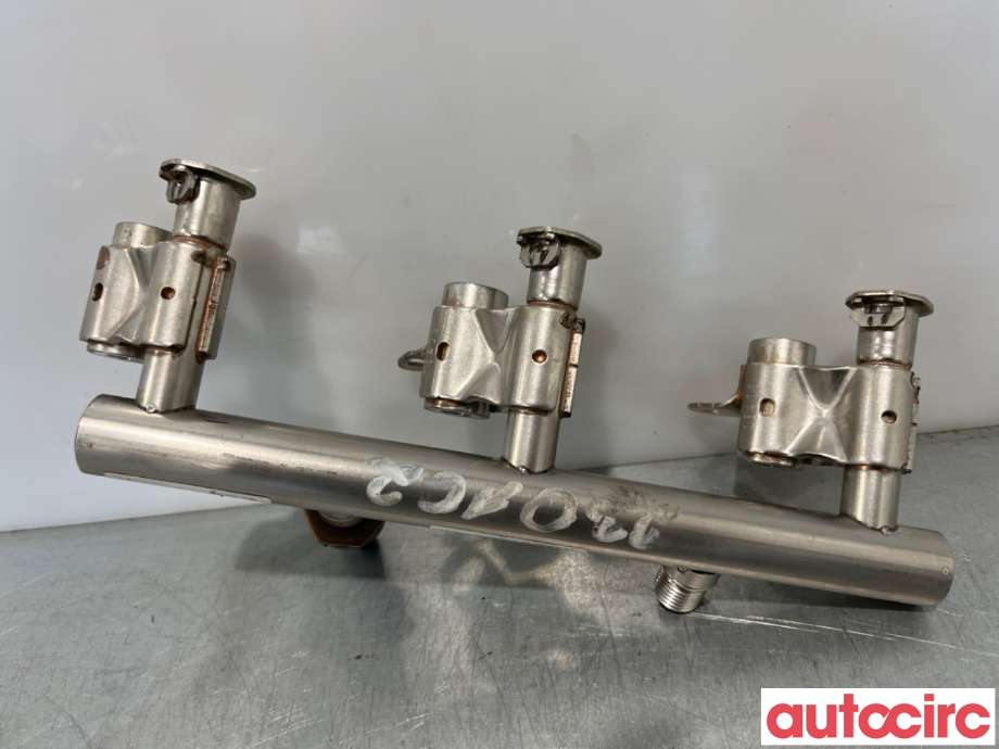 Dyseskinne (fuelrail) til Ford Focus 2018-->> (Type IV)  (FORD|2446396||HX7G-9D280-AA)