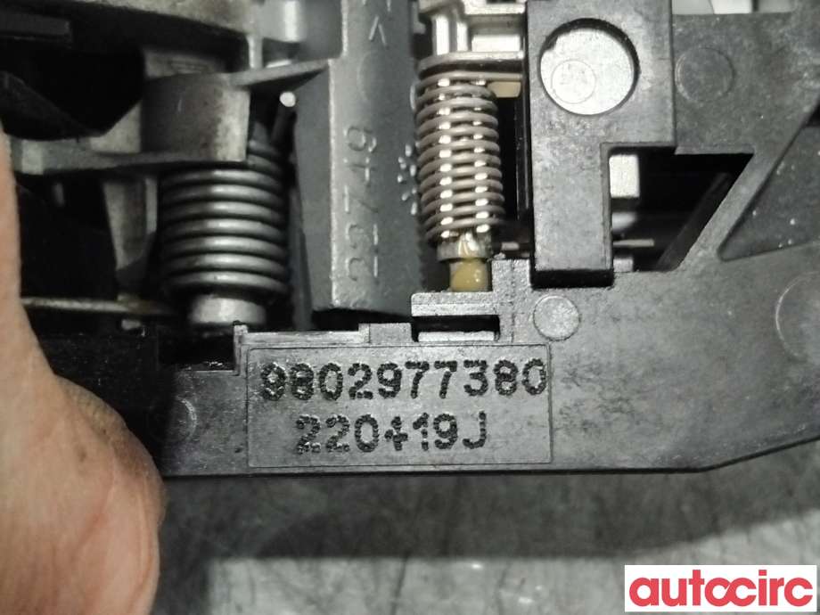 Dørhåndtak utv venstre foran til Peugeot Partner 2019-->> (Type III)  (PEUGEOT|980297811T||9802977380)