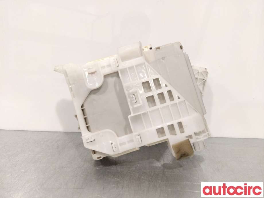 Sikringsboks til Toyota Prius 2009-2016 (Type III) (COMBI) (COMBI) (TOYOTA|8273047451|)
