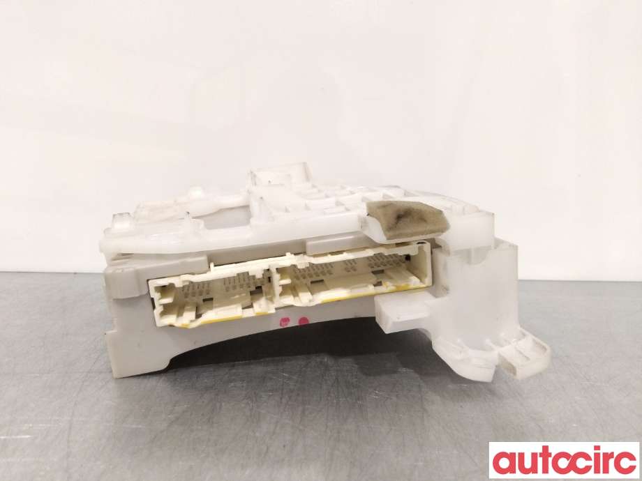 Sikringsboks til Toyota Prius 2009-2016 (Type III) (COMBI) (COMBI) (TOYOTA|8273047451|)