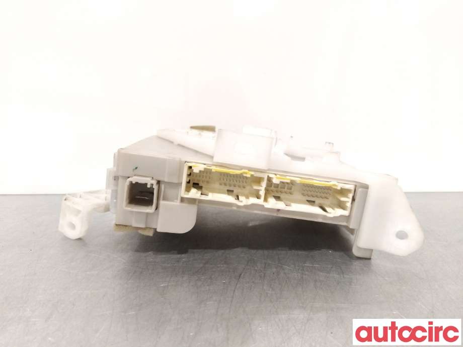 Sikringsboks til Toyota Prius 2009-2016 (Type III) (COMBI) (COMBI) (TOYOTA|8273047451|)
