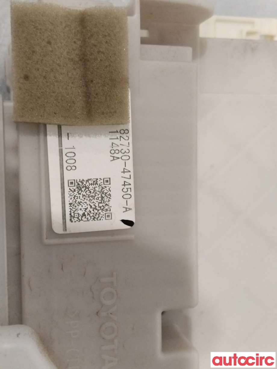 Sikringsboks til Toyota Prius 2009-2016 (Type III) (COMBI) (COMBI) (TOYOTA|8273047451|)