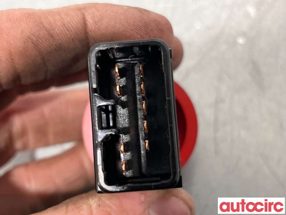 Bryter nødblink til Hyundai Getz 2002-2009  (HYUNDAI|937901C500|)