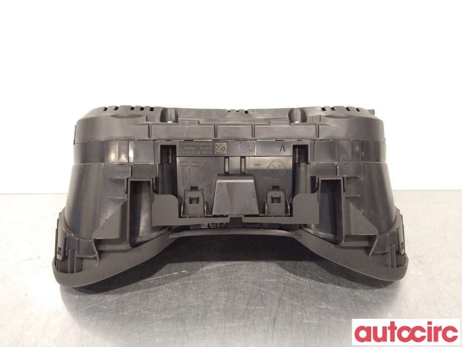 Instrumentpanel til Škoda Octavia 2013-2016 (Type III, Fase 1) (SKODA|5E0920758|)