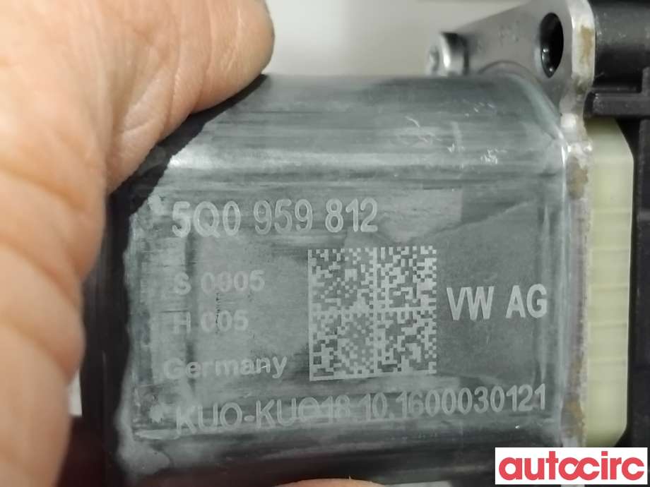 Ruteheis høyre bak til VW e-Golf 2017-2020 (Fase 2)  (VOLKSWAGEN|5Q0959408|0130822694|5Q0959812)