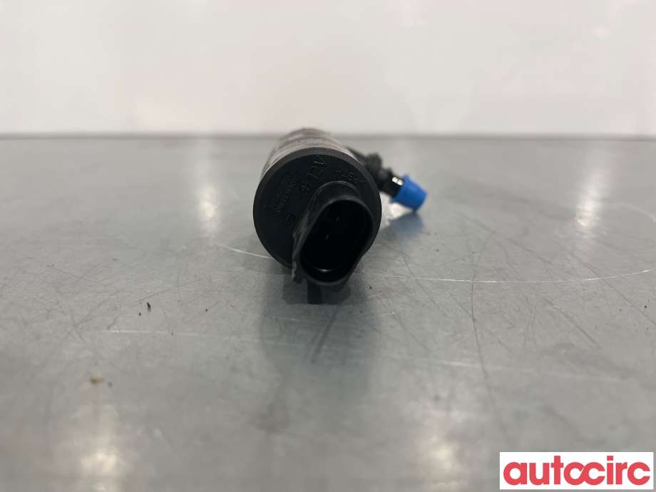 Spylerpumpe foran til VW Transporter / Caravelle 2015-2019 (T6) (T6) (VOLKSWAGEN|6R0955681)