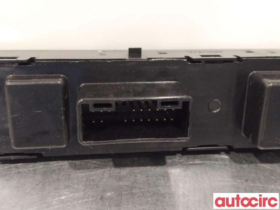 Bryter nødblink til Mitsubishi Outlander 2015-->> (Type III, Fase 2)  (MITSUBISHI|8002B409|)