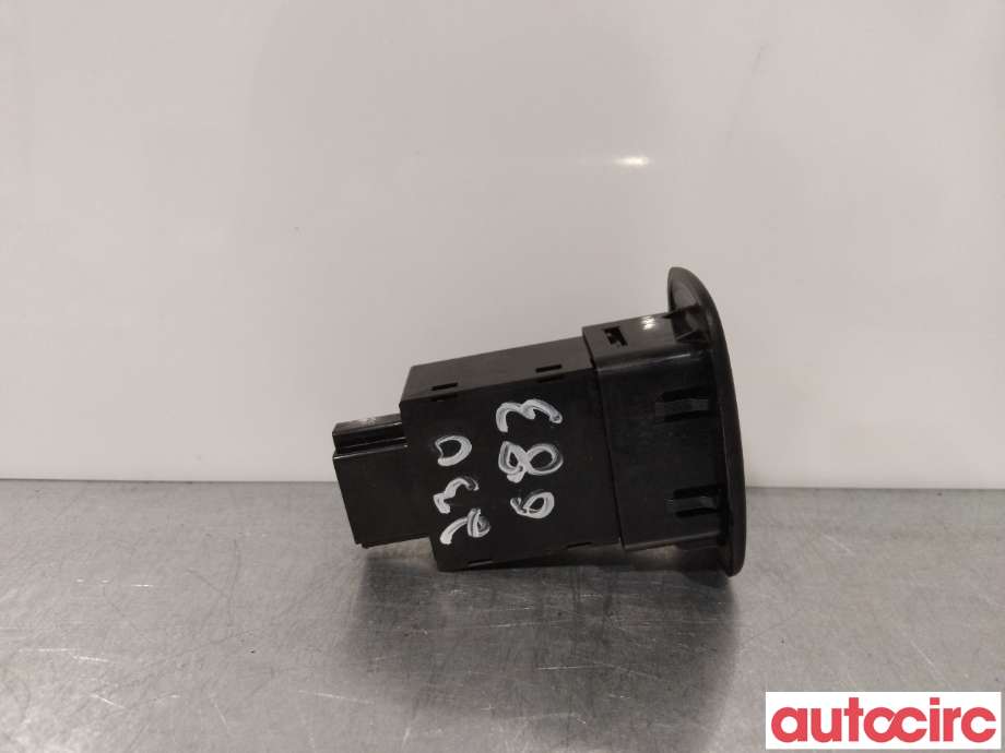 Bryter baklukeåpner til Mitsubishi Outlander 2015-->> (Type III, Fase 2)  (MITSUBISHI|MN170754|)