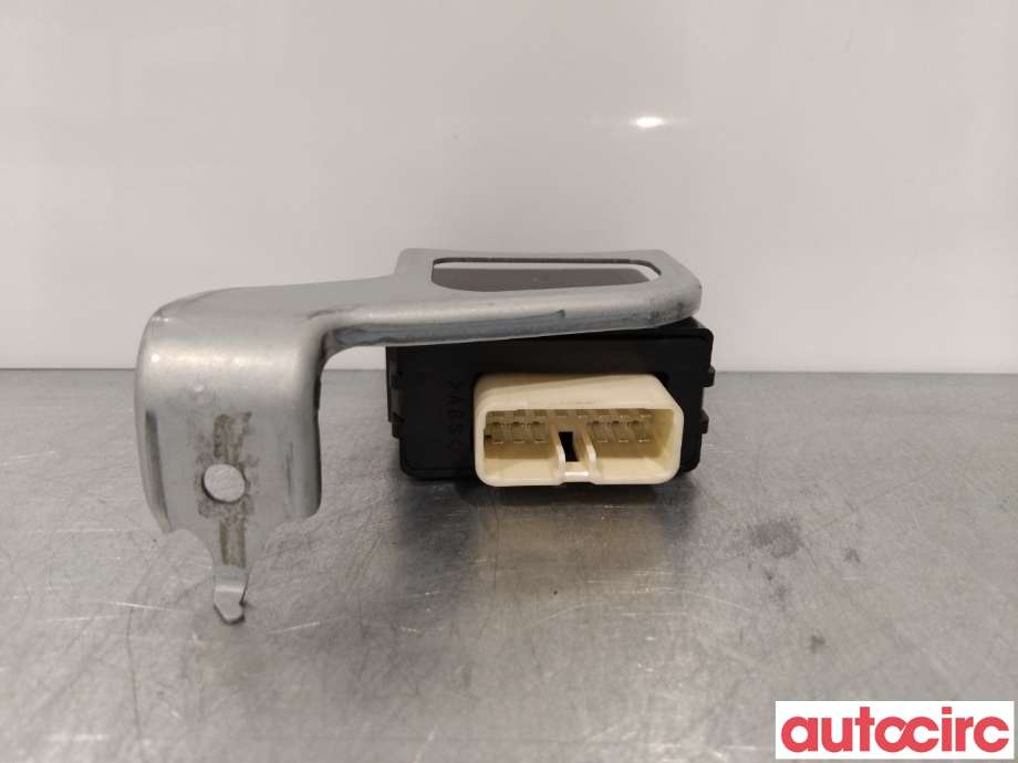 Rele lys til Toyota Urban Cruiser 2009-2014  (TOYOTA|8281052060|)