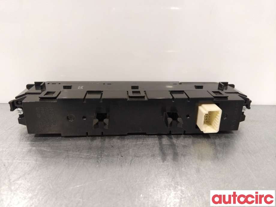 Bryter nødblink til Toyota Urban Cruiser 2009-2014 (TOYOTA|8395052100|)