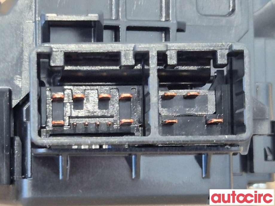 Bryter blink til Toyota RAV4 2016-2019 (Type IV, Fase 2)  (TOYOTA|8414033250|)