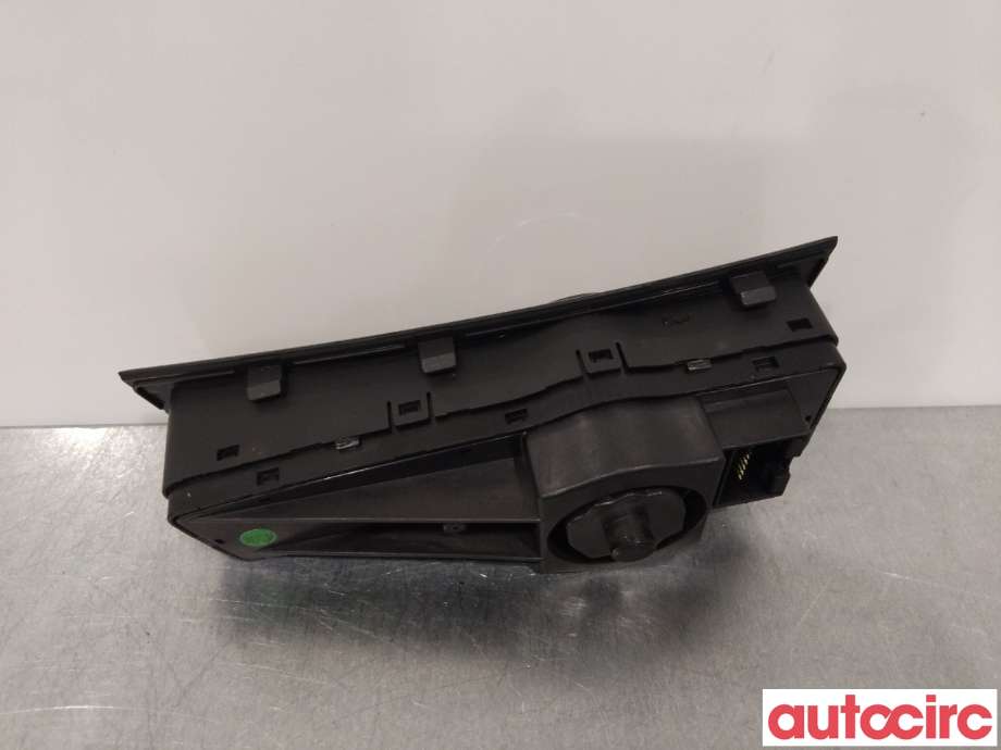 Bryter lys til Hyundai i40 2012-2017  (HYUNDAI|933003Z050RY||93300-3Z050)