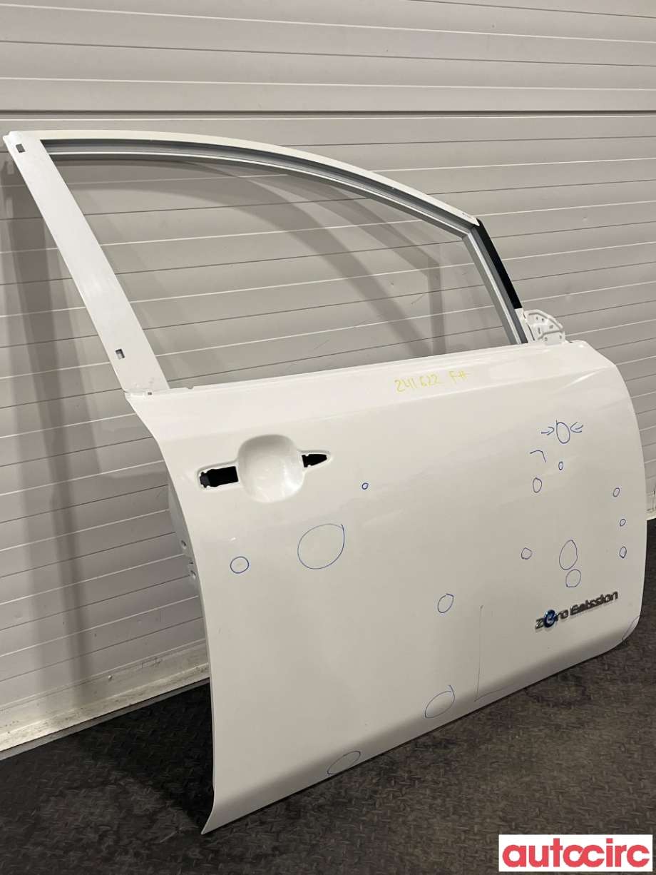 Dør høyre foran til Nissan Leaf 2018-->> (Type II)  (NISSAN|H01005SLMA)